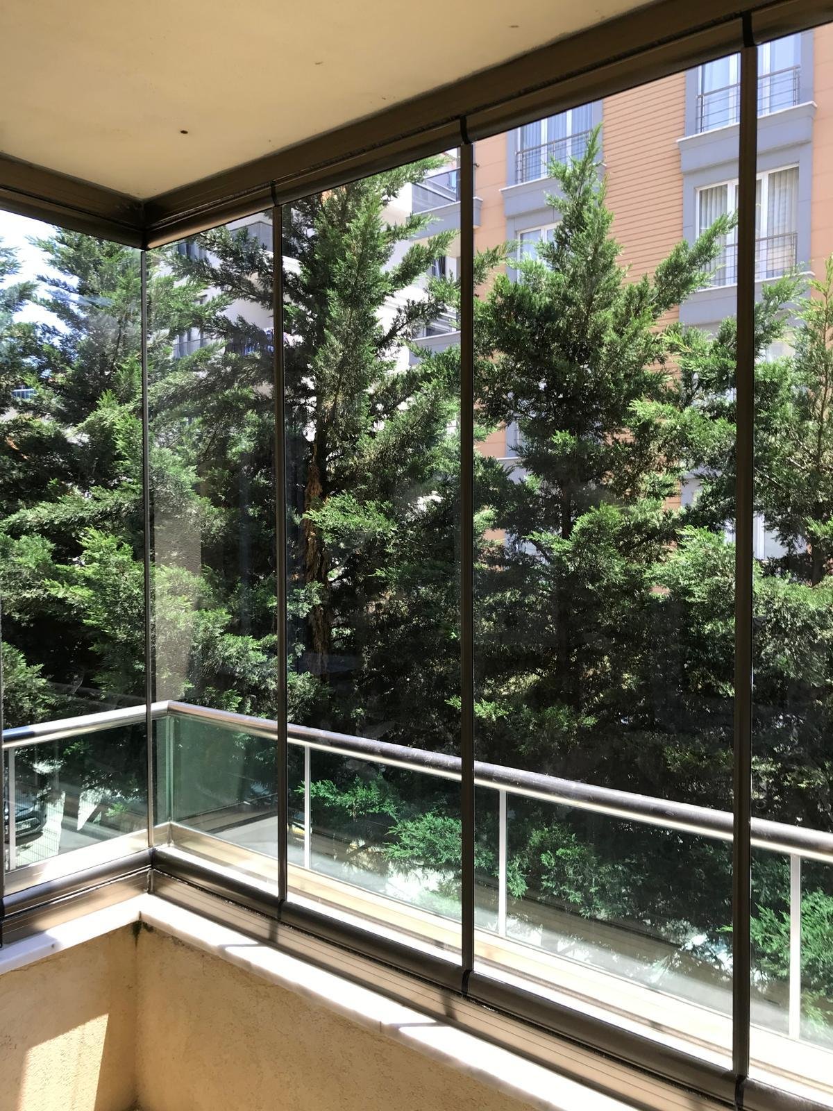 Tamamlanmış modern cam balkon projesi